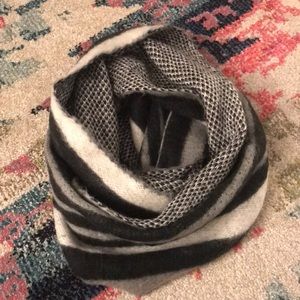 Infiniti scarf